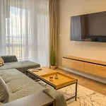 A2 1 Bedroom Modern *