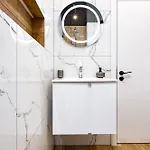 A2 1 Bedroom Modern Apartament *
