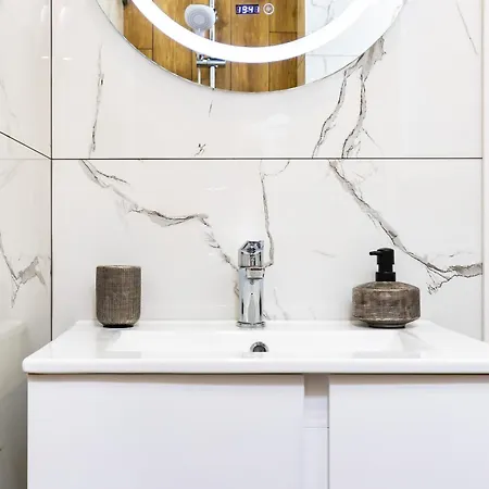 1br Modern And Cozy With Free Parking Appartement *