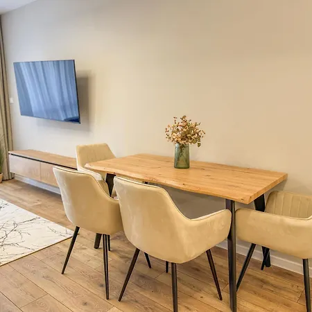 A2 1 Bedroom Modern Apartament *
